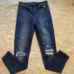 American Eagle High Waisted Jeans Size 4